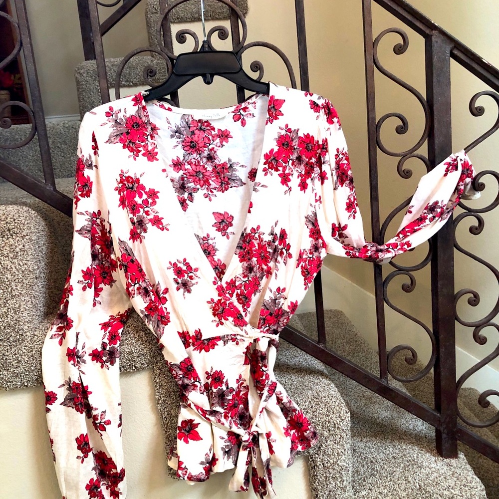 COPY - Honey Bella Wrap Top Women’s Size Lg Cream/Red Floral.